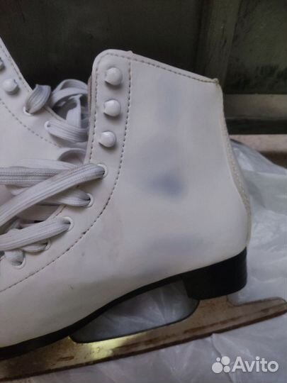 Коньки фигурные р. 35