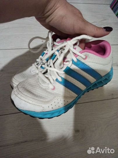 Кроссовки детские для лдевочки adidas 32