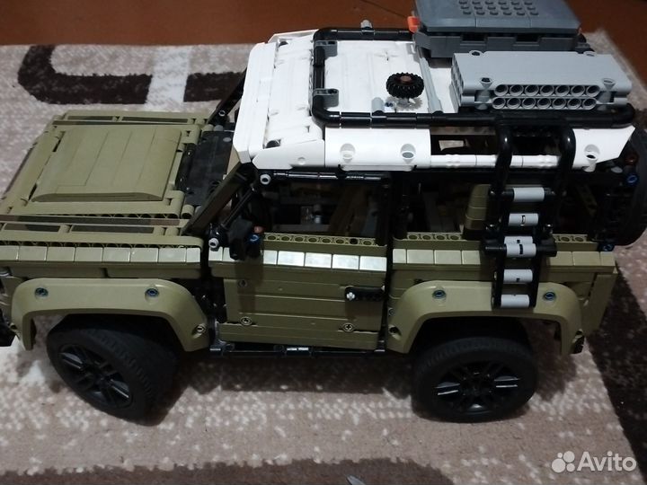 Дефендер 42110