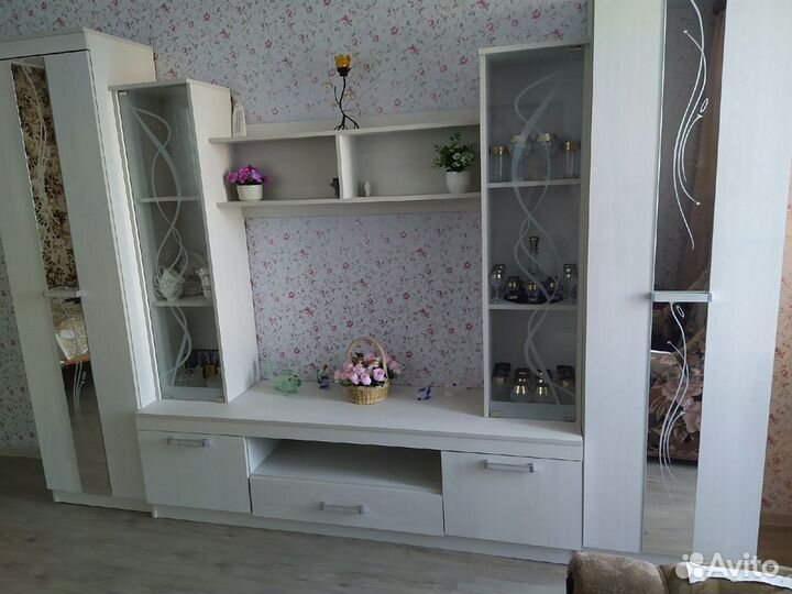 Гостиная пескоструйным рисуноком на зеркале