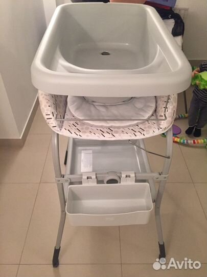 Пеленальный столик с ванночкой chicco