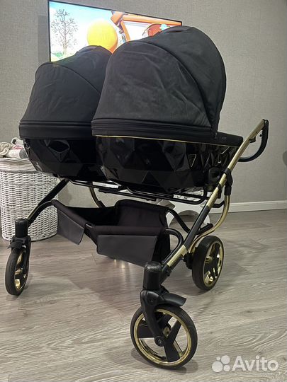 Коляска для двойни junama