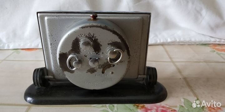 Часы-будильник 