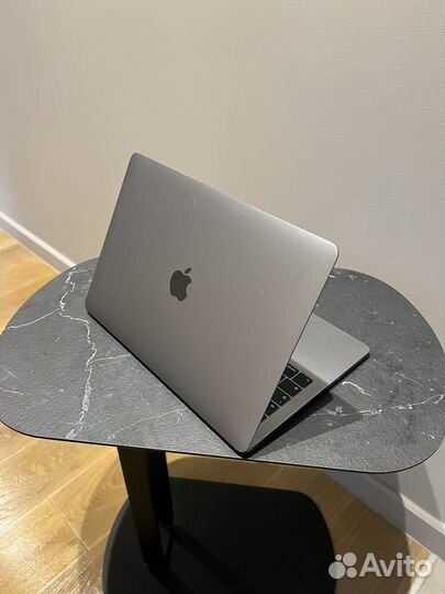 Apple Macbook Pro 15,4 (13-inch, 2019)