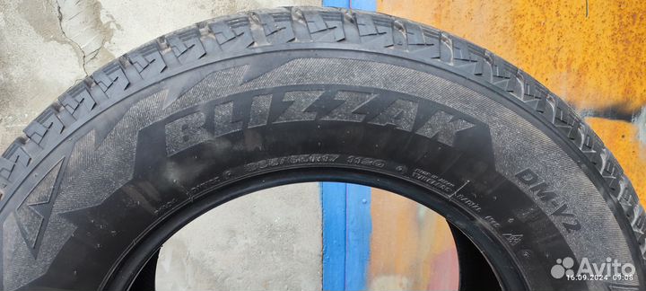 Bridgestone Blizzak DM-V2 265/65 R17