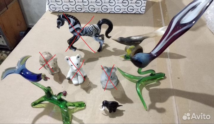 Фигурки из стекла и рога