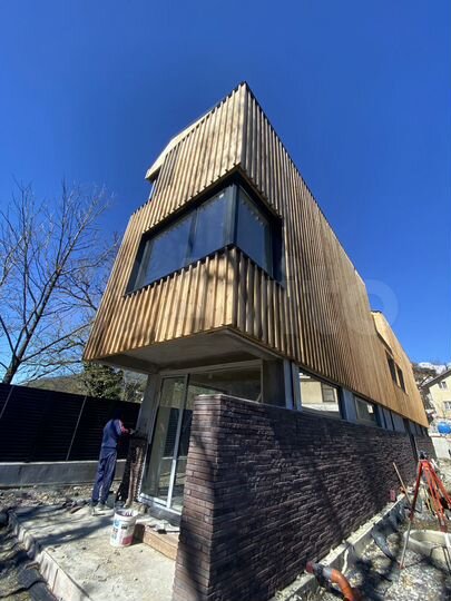 Дом 389 м² на участке 6,5 сот.