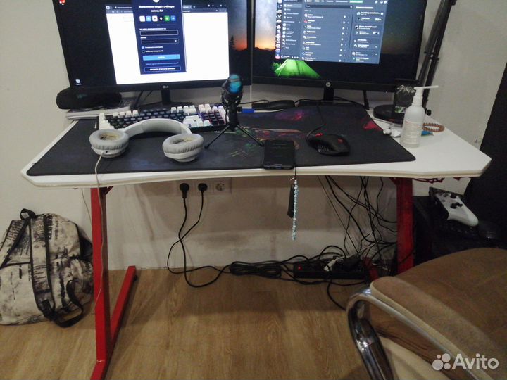 Игровой компьютерный стол