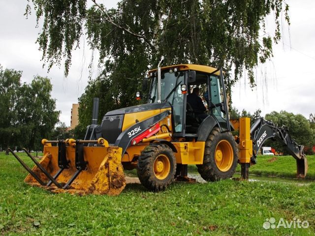 Экскаватор погрузчик с ямобуром