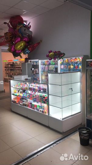 Торговые стеллажи в барбершоп