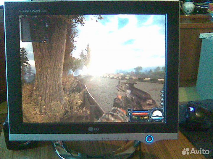 Монитор LG Flatron L1520B