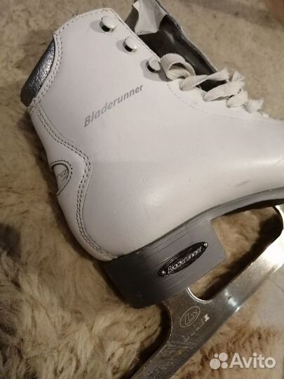 Коньки фигурные женские