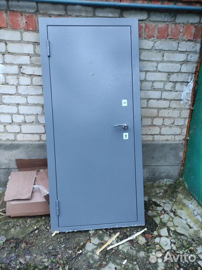 Металлическая дверь бу