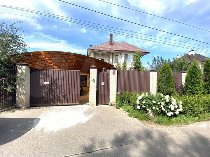 Дом 250 м² на участке 10 сот.