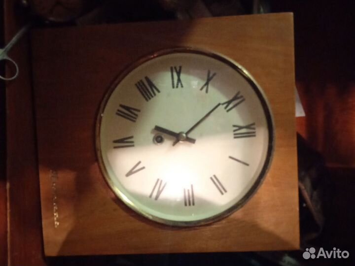 Старинные настенные антикварные часы с боем