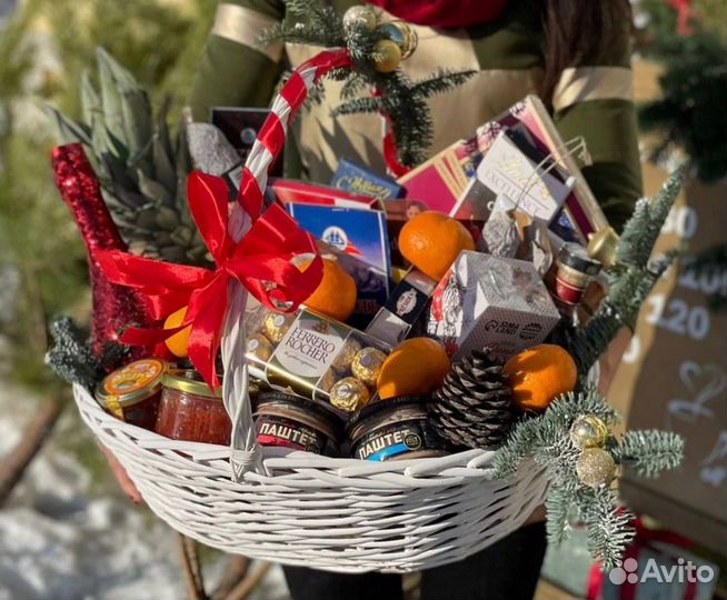 Корзины с фруктами