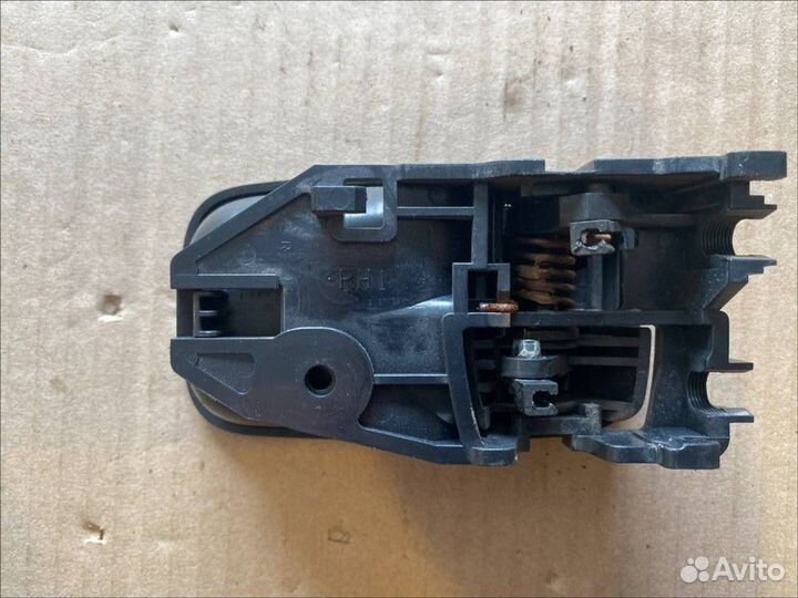 Ручка двери внутренняя правая Mitsubishi Lancer