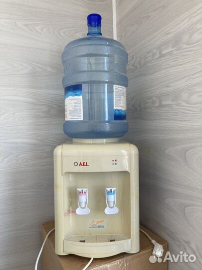 Кулер для воды + сменный бутыль