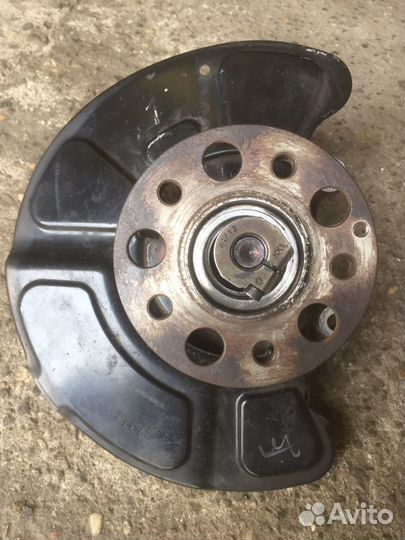 Поворотный кулак на мерседес w212.левое