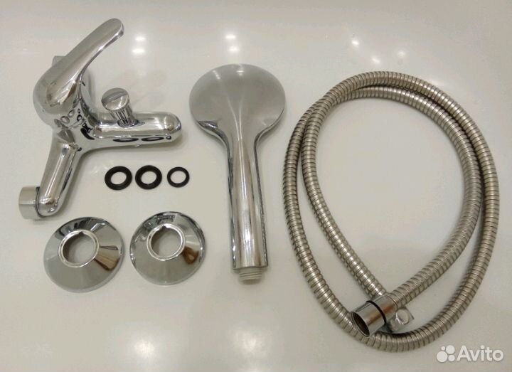 Смеситель для ванны с коротким изливом WasserKraft