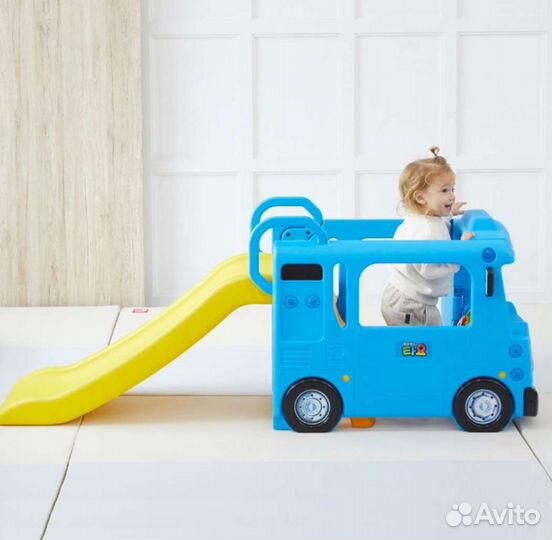 Синий автобус с горкой