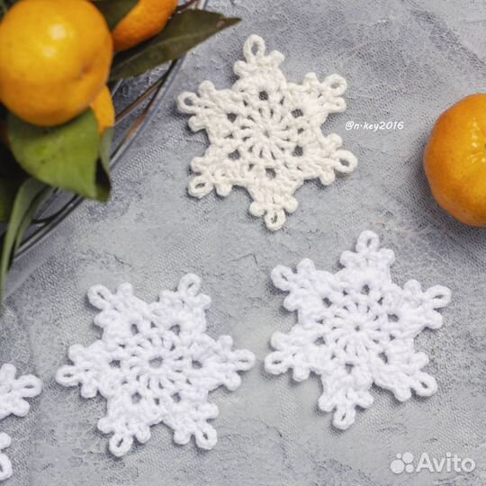 Елочные украшения снежинки вязаные