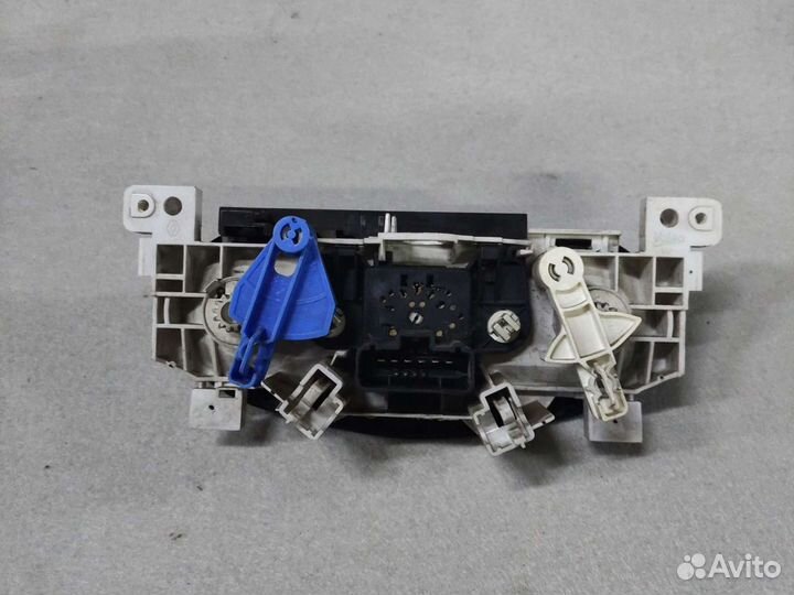 Renault Logan Ф2 блок управления печкой