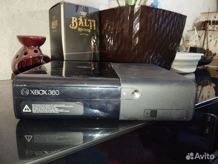 Xbox 360 E freeboot (прошитая) 250GB