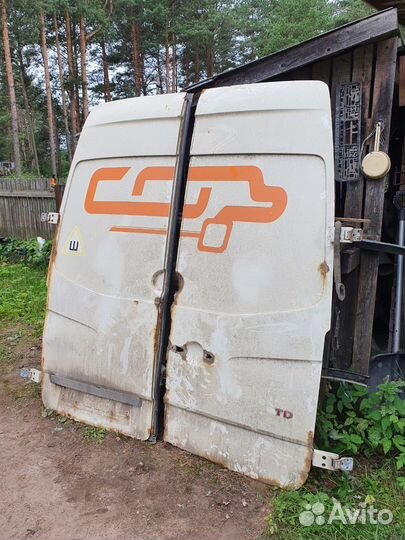 Заднии двери Volkswagen crafter