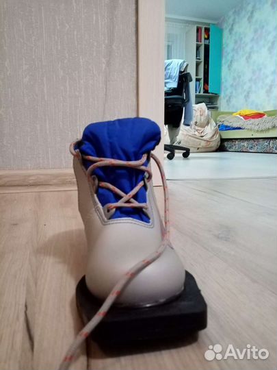 Лыжные ботинки разные