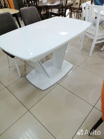 Стол обеденный