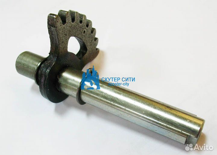 Вал с полушестерней механизма переключения передач