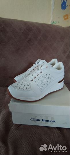 Кроссовки женские