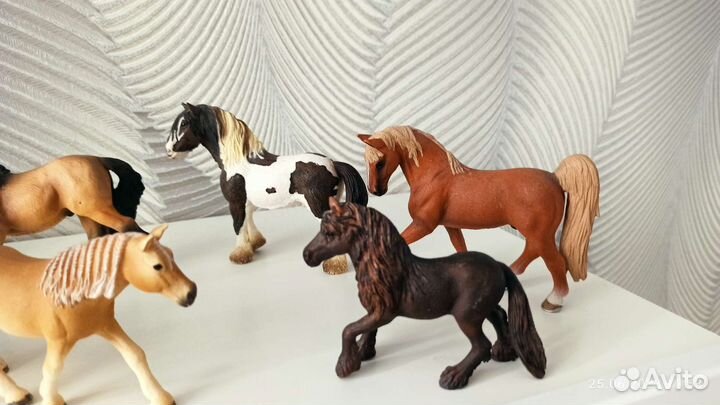 Коллекционные фигурки лошадей Schleich