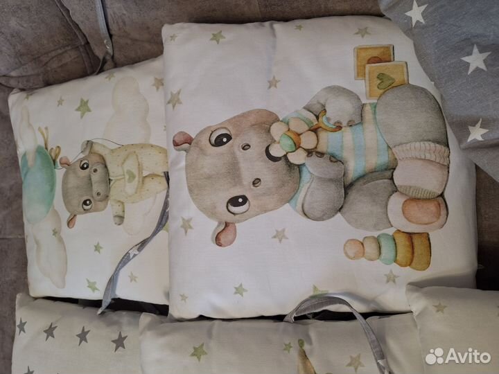 Одеяло и бортики для кроватки