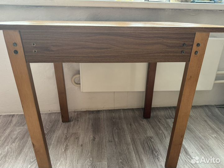 Кухонный стол