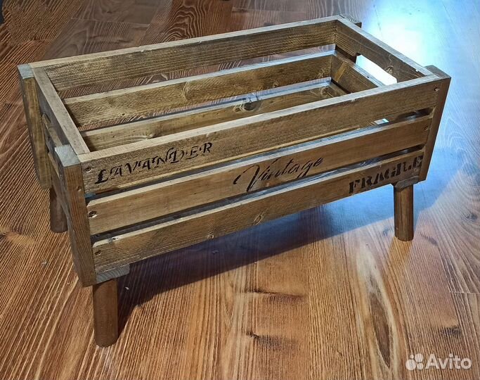 Ящик на ножках для цветов