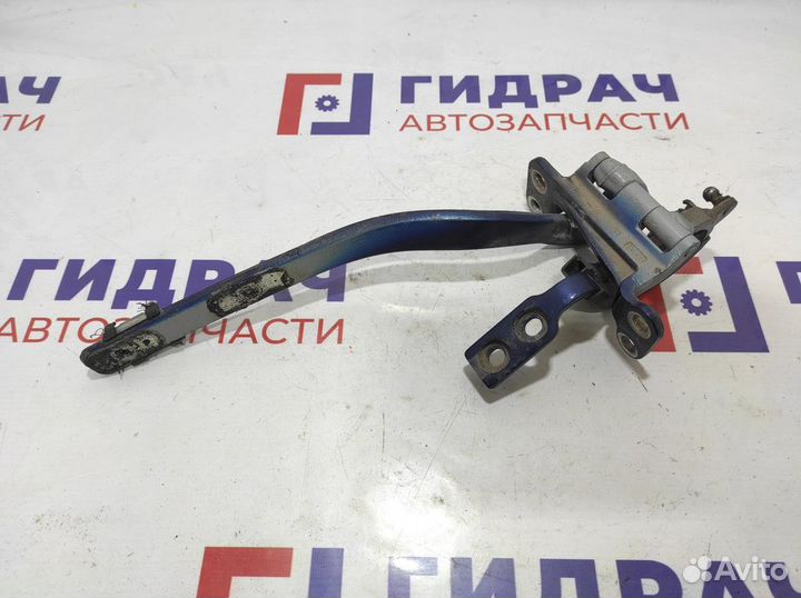 Петля двери багажника левая Volkswagen Touareg 7L6