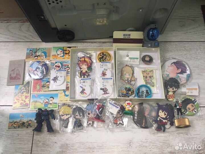 Брелки Фишки редкие Значки Карточки из Японии кт