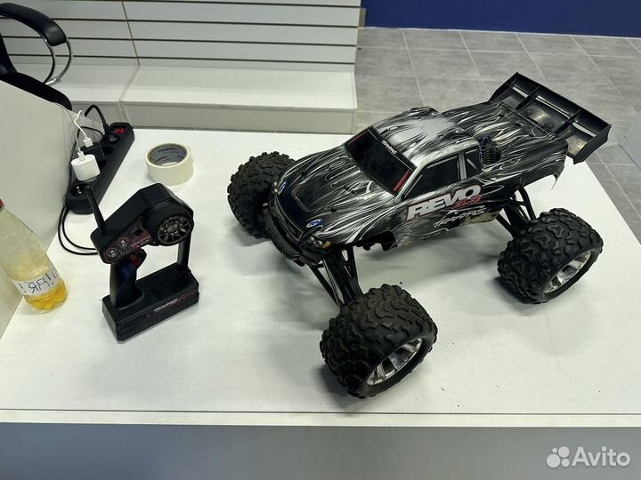 Машина на радиоуправлении Traxxas revo 3.3