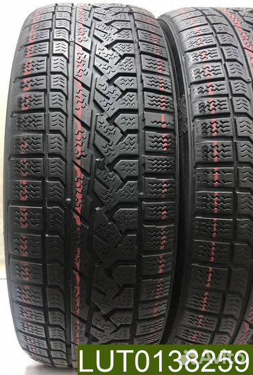 Kumho I'Zen RV Asymmetric 225/55 R19 99H