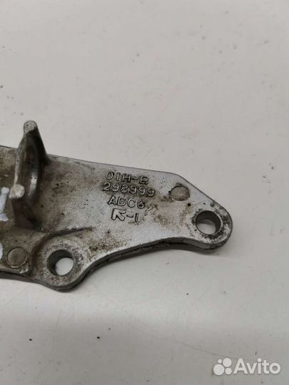 Кронштейн правый Suzuki GSX-R 600 K8 K9 L0