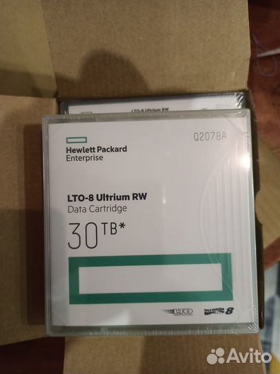 Планки памяти P00930-B21 и LTO-8 Q2078A