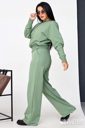 Спортивный женский новый костюм