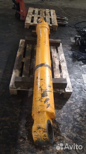 Гидроцилиндр стрелы экскаватора Hyundai R450LC-7
