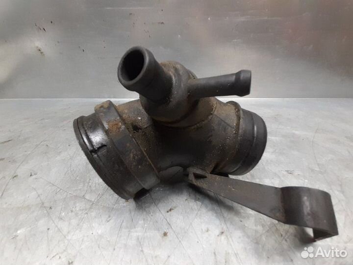 Патрубок воздушного фильтра Volkswagen Passat B5