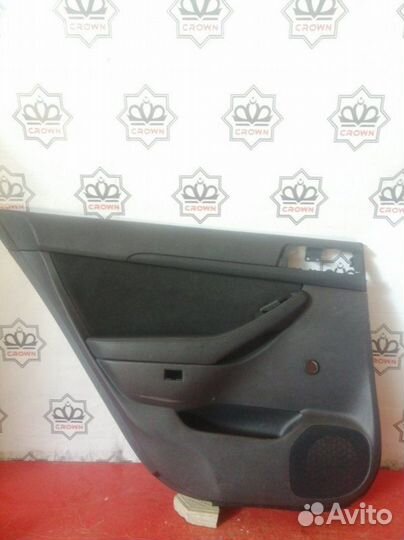 Облицовка двери задняя левая Toyota Avensis