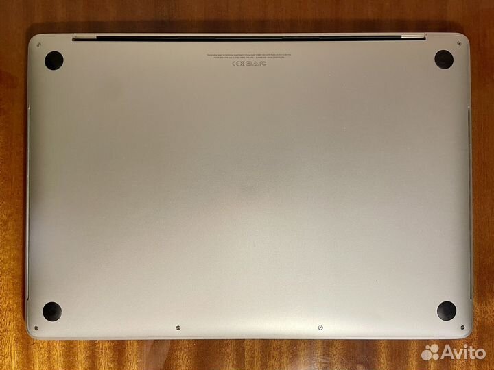 Macbook pro 15 2018 a1990