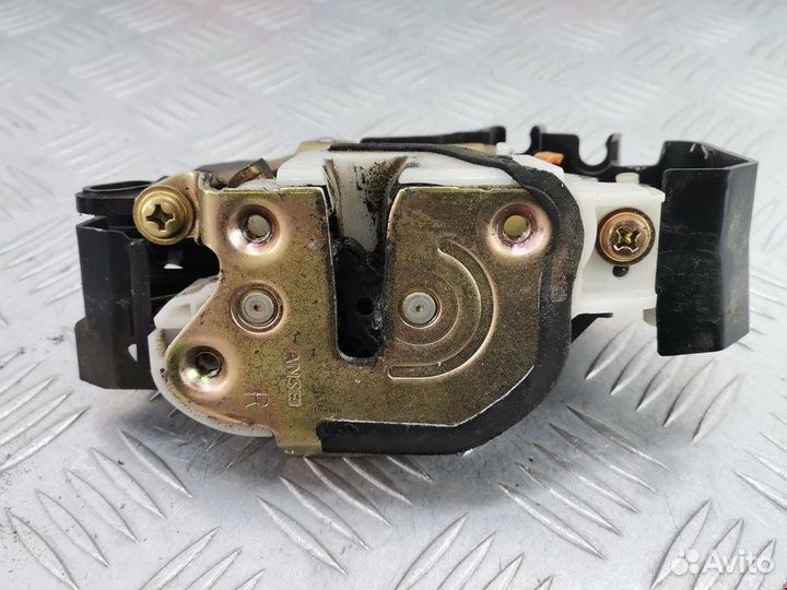 Замок двери передней правой Mitsubishi Colt 6