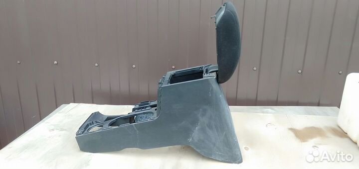 Mitsubishi Pajero Sport 3, 4N15, Подлокотник